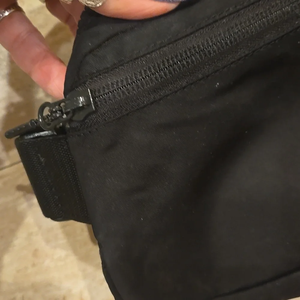 Lululemon Black Everywhere Belt Bag - Picture 7 of 11